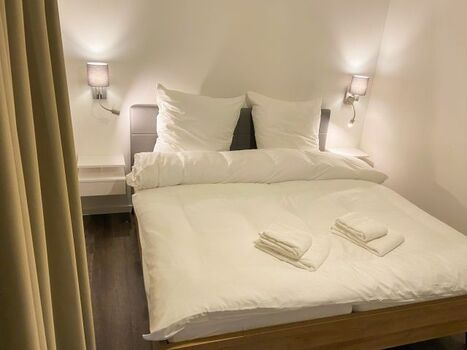 Schlafzimmer im 1 OG