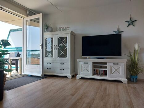 Wohnzimmer mit Balkonausgang