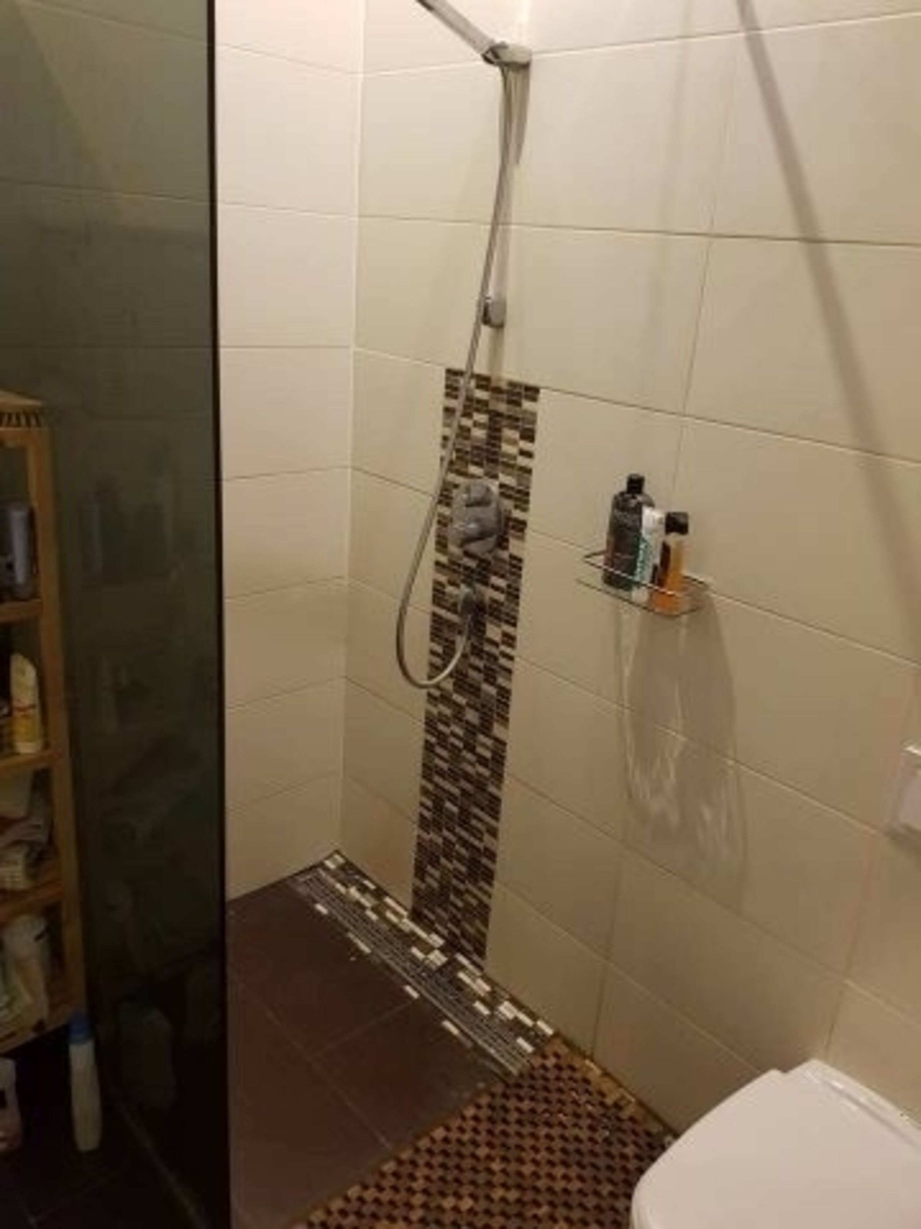 Bad / Dusche mit Toilette EG