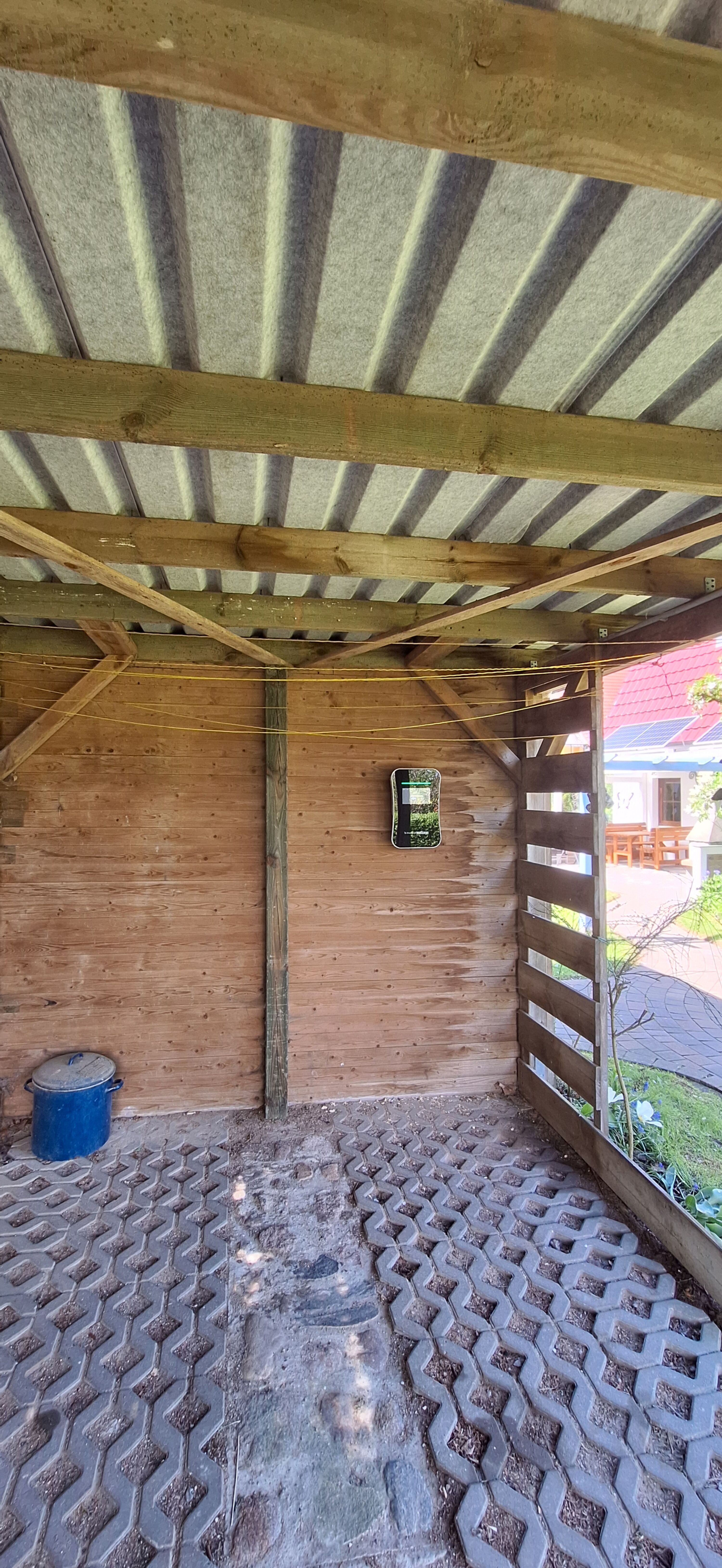 Wallbox für die Gäste unter dem Carport