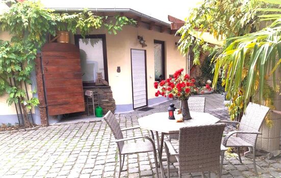 Innenhof mit Eingang zum Spa