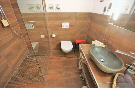 Kleines Bad im EG - Großes Bad im OG