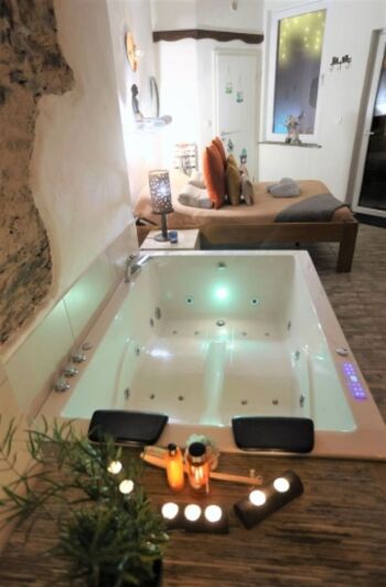 Doppel-Whirlwanne im Privat-Spa - Wellness 24/7