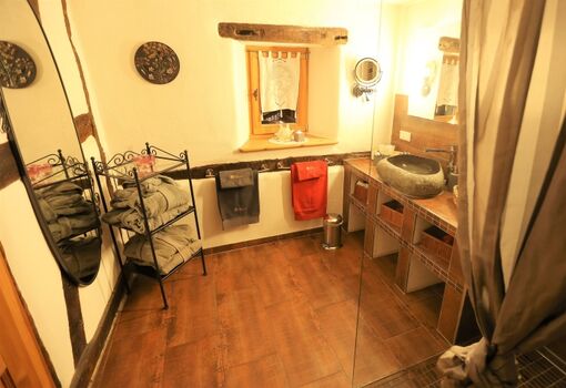 Bad im Obergeschoss - Von Bademäntel bis Duschgel: gratis