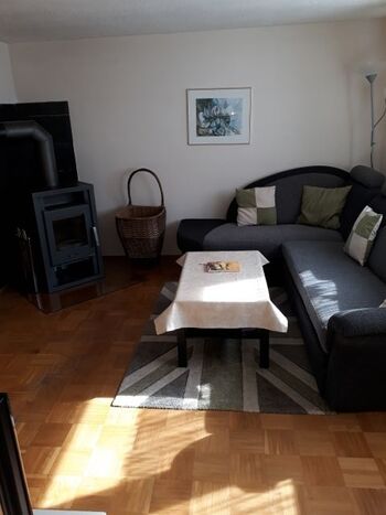 Wohnzimmer mit Kamin 