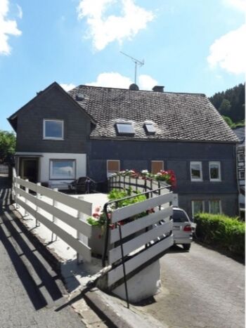 Ruhig gelegene Ferienwohnung direkt unterm Wald, Kamin