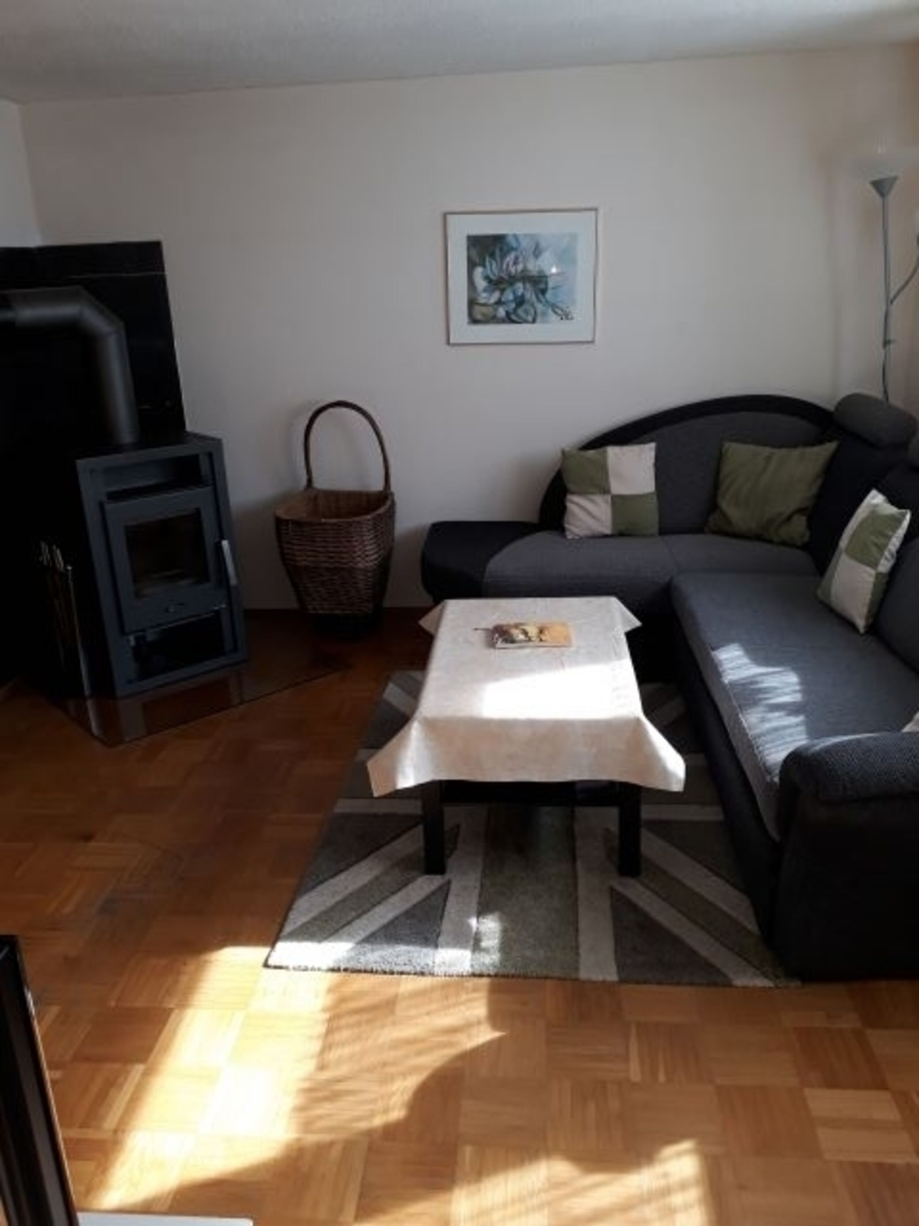Wohnzimmer mit Kamin 