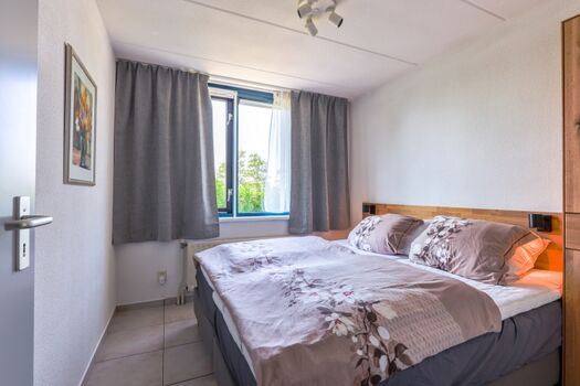 Schlafzimmer mit Doppelbett 160