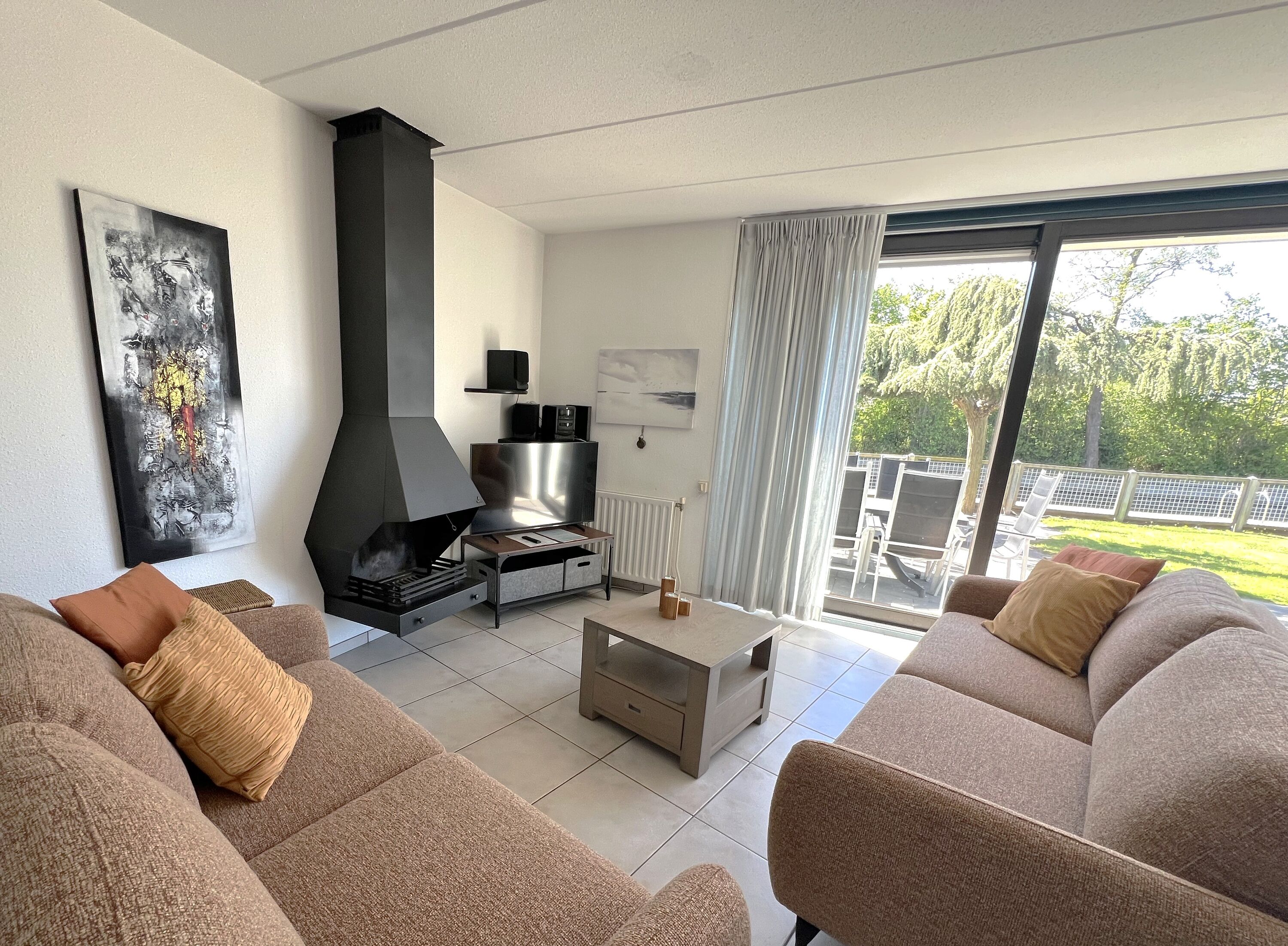 Wohnzimmer mit Kamin