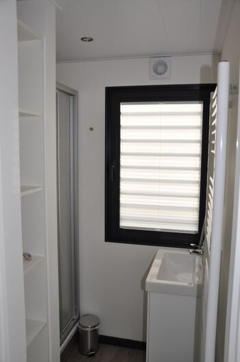 Badezimmer mit Dusche 