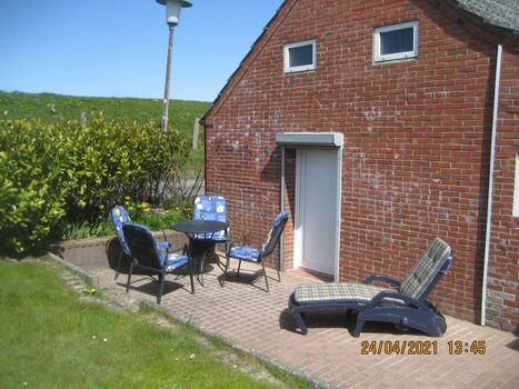 Terrasse mit Sitzmöbeln