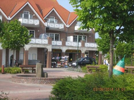 Einkausladen ( EDEKA) mit Bäckerei