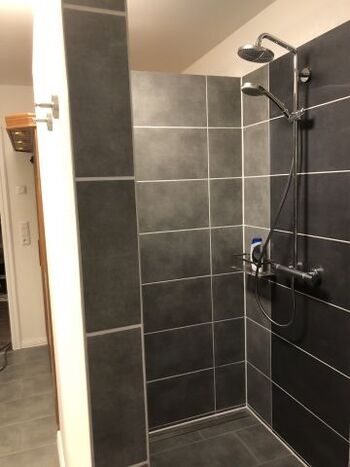 riesen Duschbereich