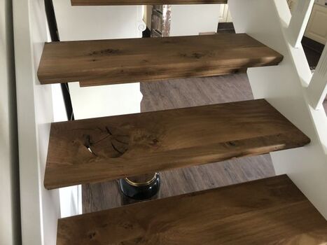 Treppe aus alter Eiche