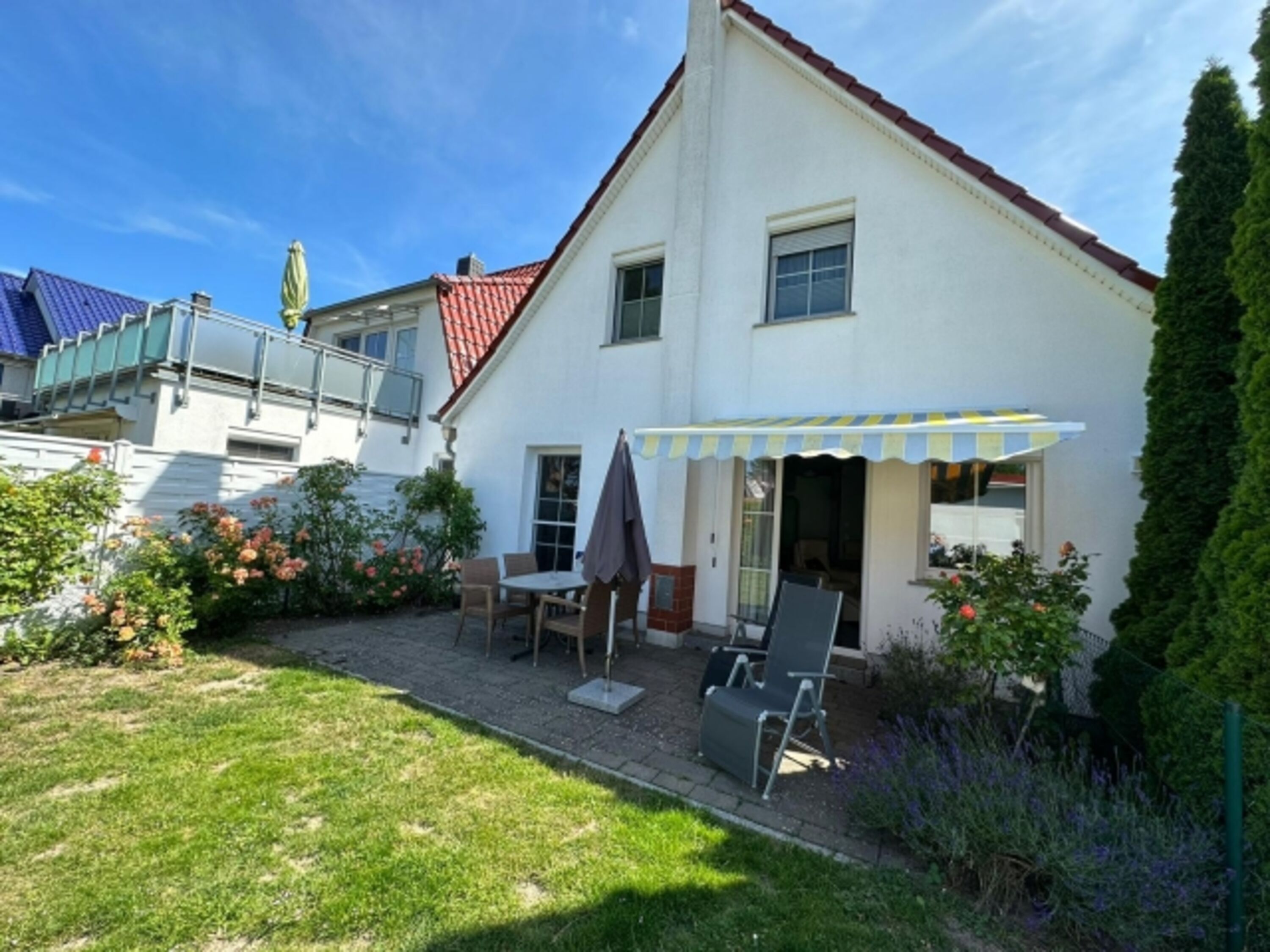 Terrasse mit Garten