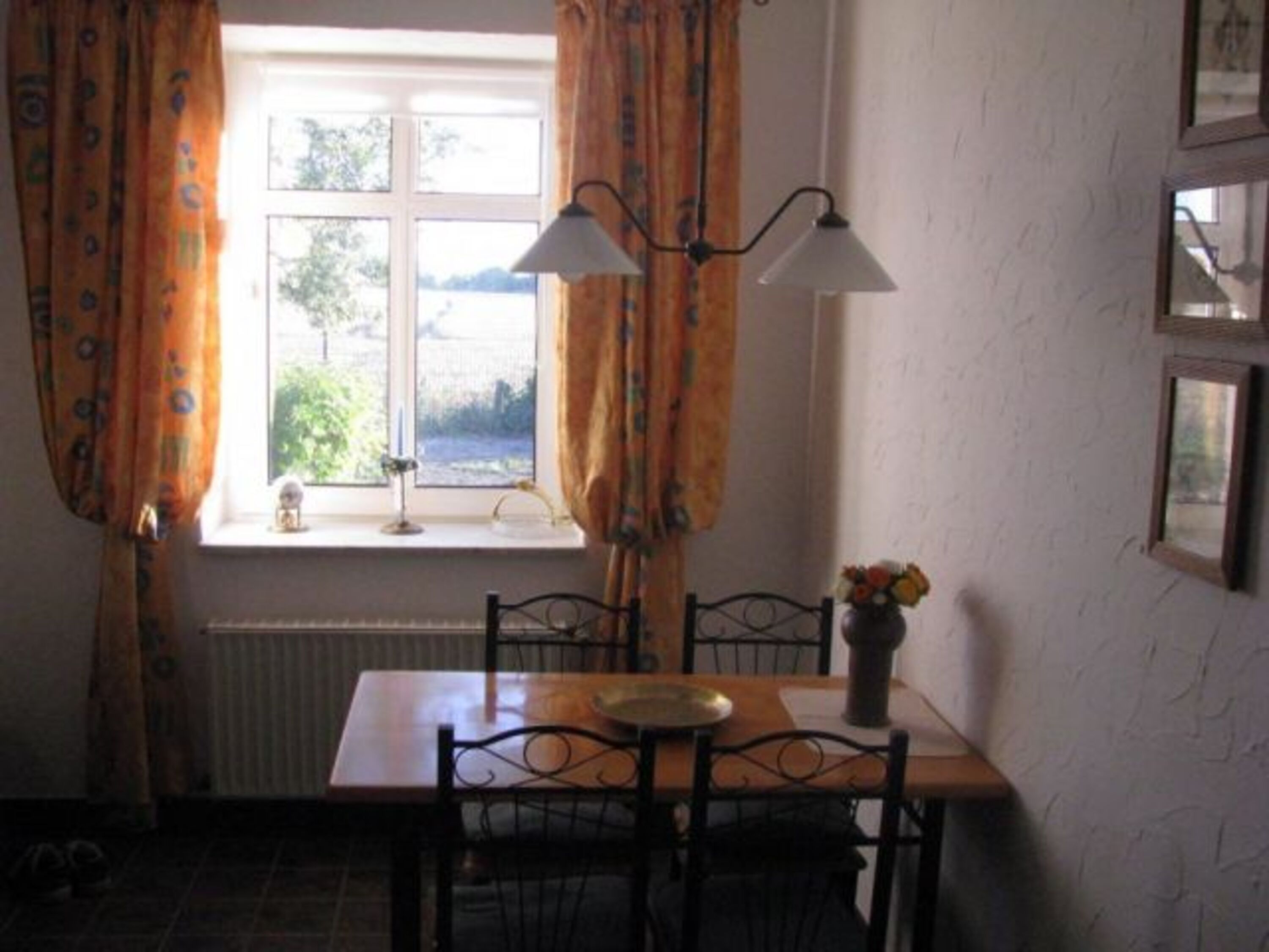 Das Esszimmer (mit offenem Kamin, s.ff.)
