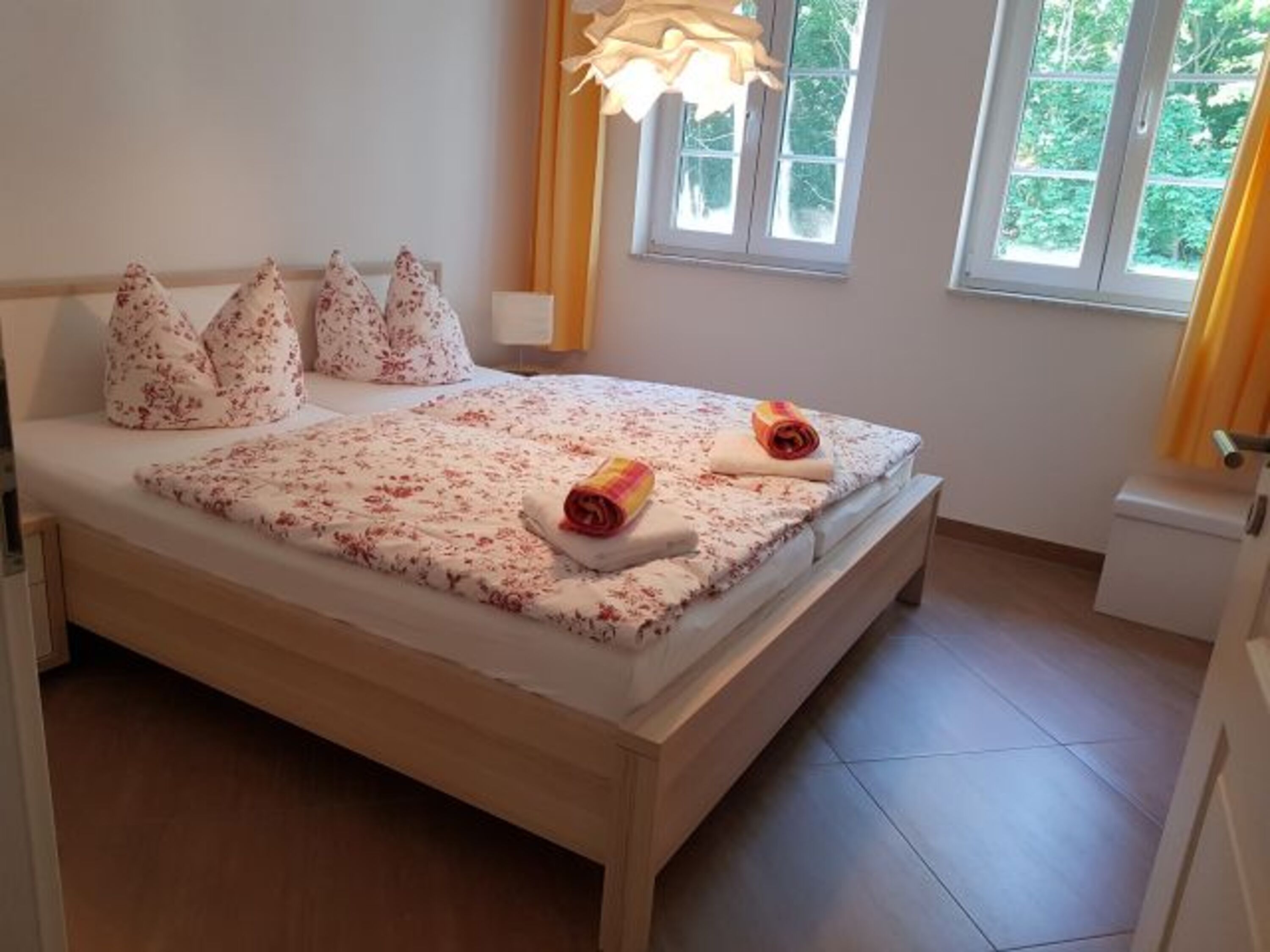 Schlafzimmer mit Ankleidenische
