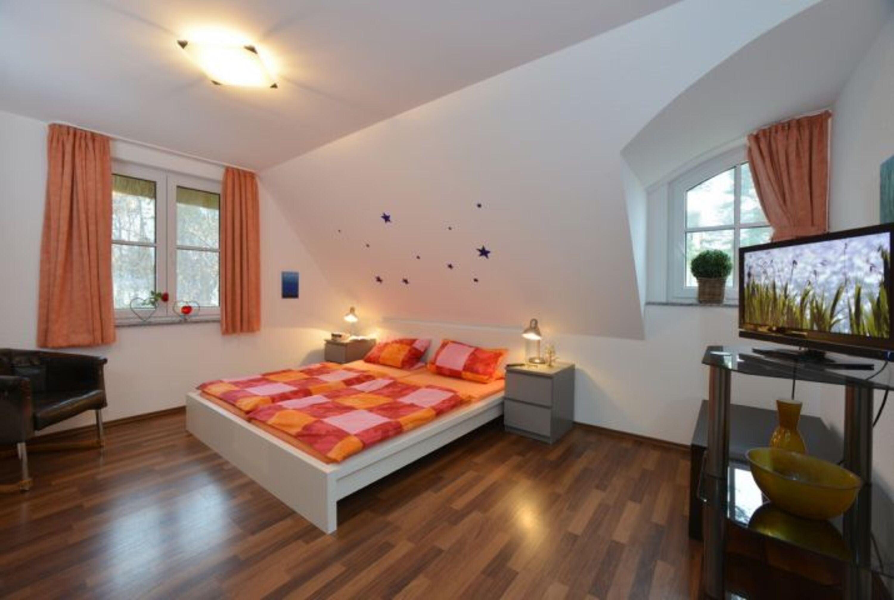Schlafzimmer mit Doppelbett 180 x 200 cm 