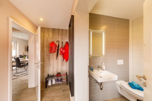 Eingangsbereich (einer von zwei)