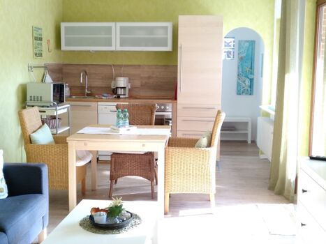 Wohnzimmer m it Küche