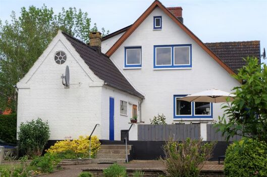 Blick aus dem Garten auf Friedas Fischerhuus