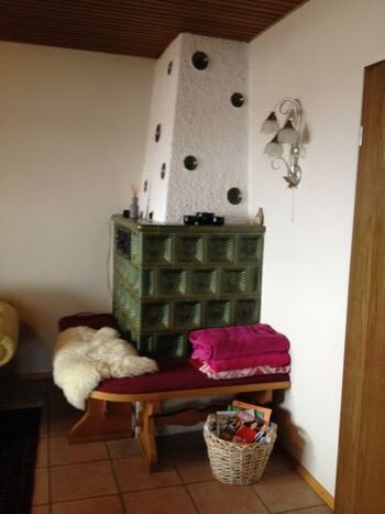 Kachelofen im Wohnzimmer