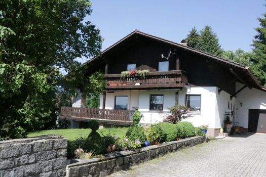 Hausansicht im Herbst