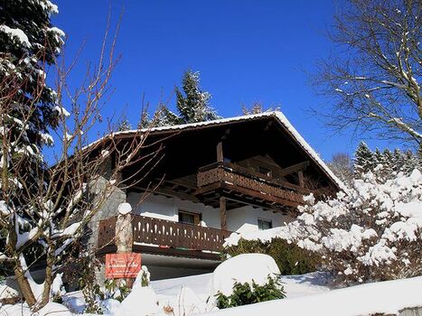 Hausansicht im WinterWinter