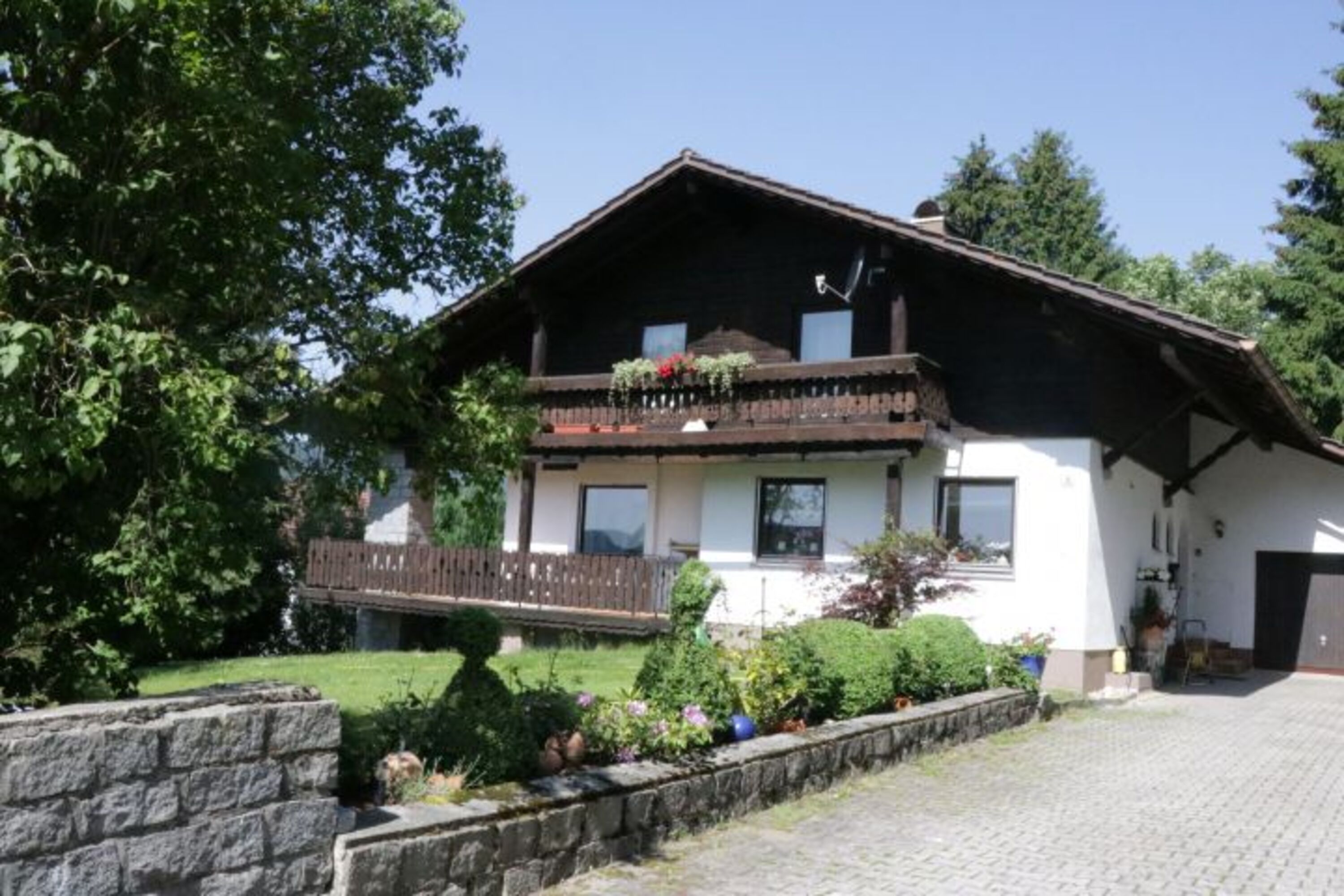 Hausansicht im Herbst