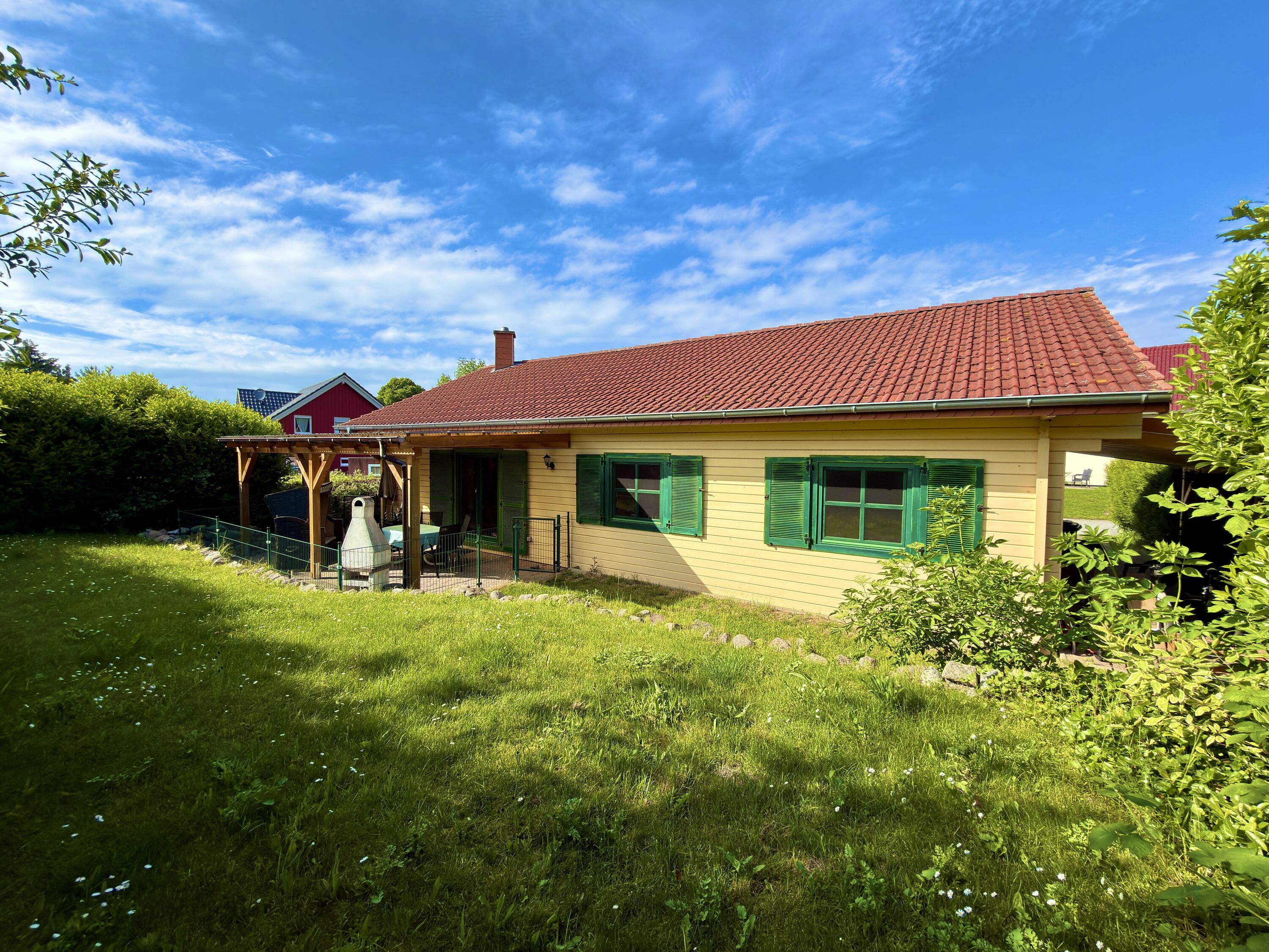Ferienhaus Ostseezauber mit Garten, Terrasse und Pergola