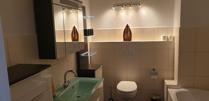 Dad mit Badewanne im 1OG