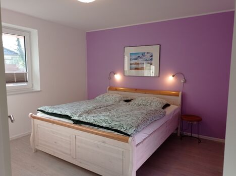 Schlafzimmer mit Doppelbett