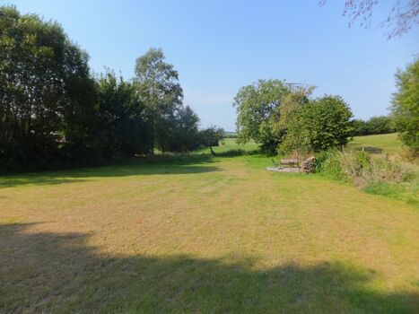 großer Garten mit Weitblick