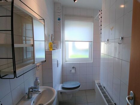 Duschbad mit Gäste-WC im EG