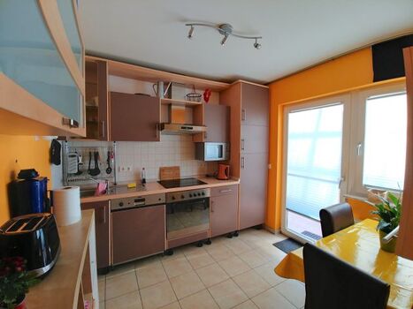 Küche mit Essplatz im EG