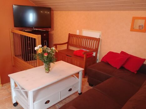 OG Wohnzimmer mit großem Flachbild Fernseher