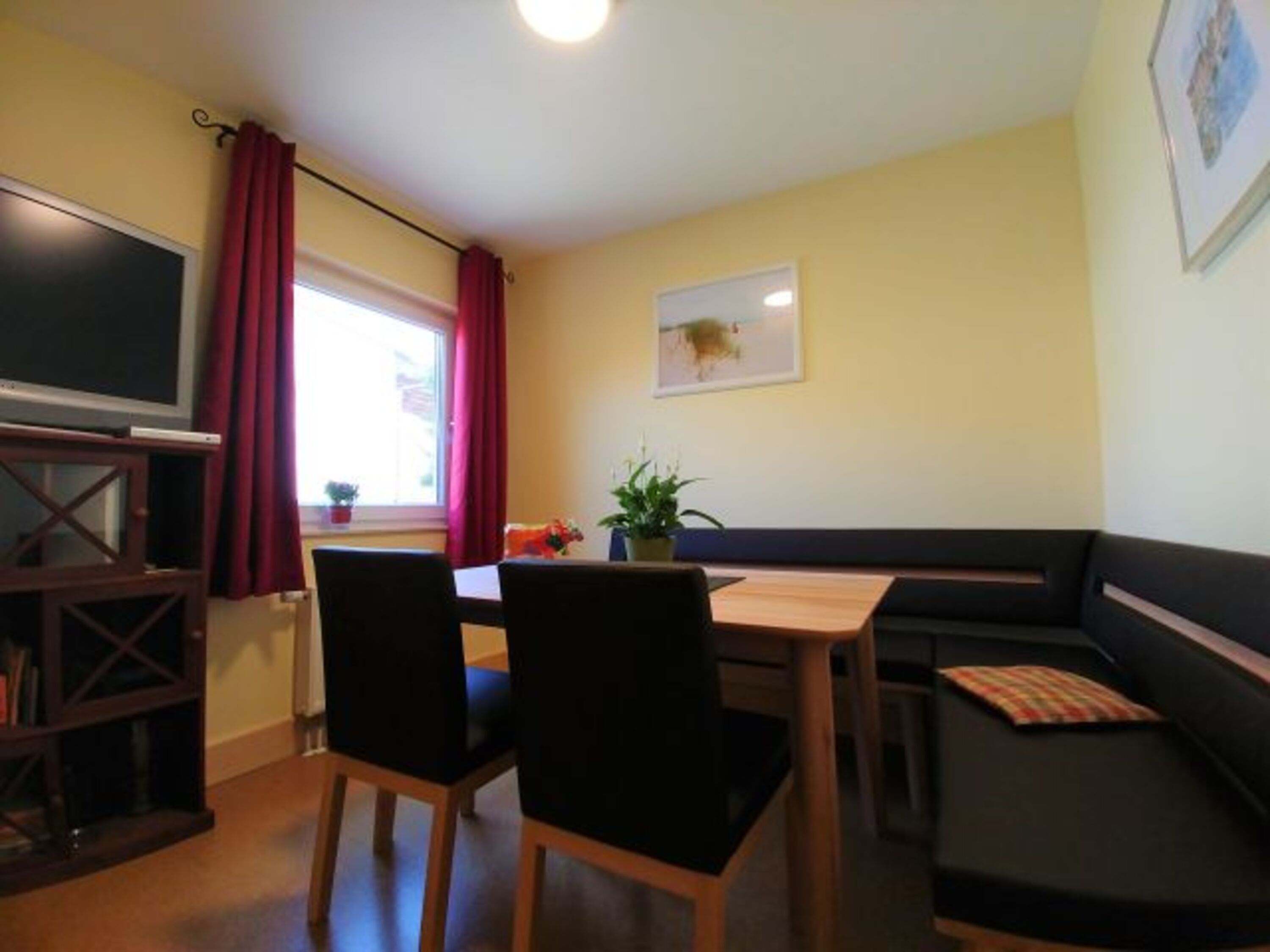 Esszimmer mit TV im EG