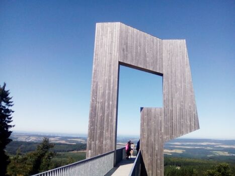 Aussichtspunkt am Erbeskopf dem höchsten Berg von Rheinland Pfalz.