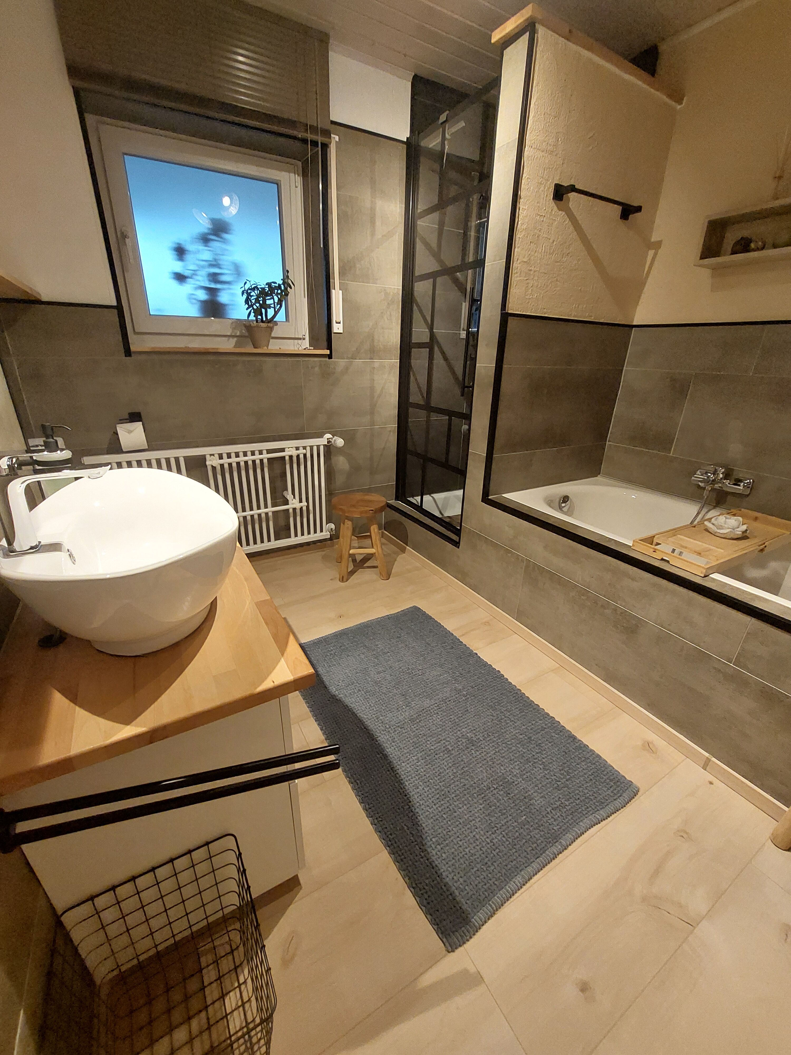 Dusche- und Badewanne