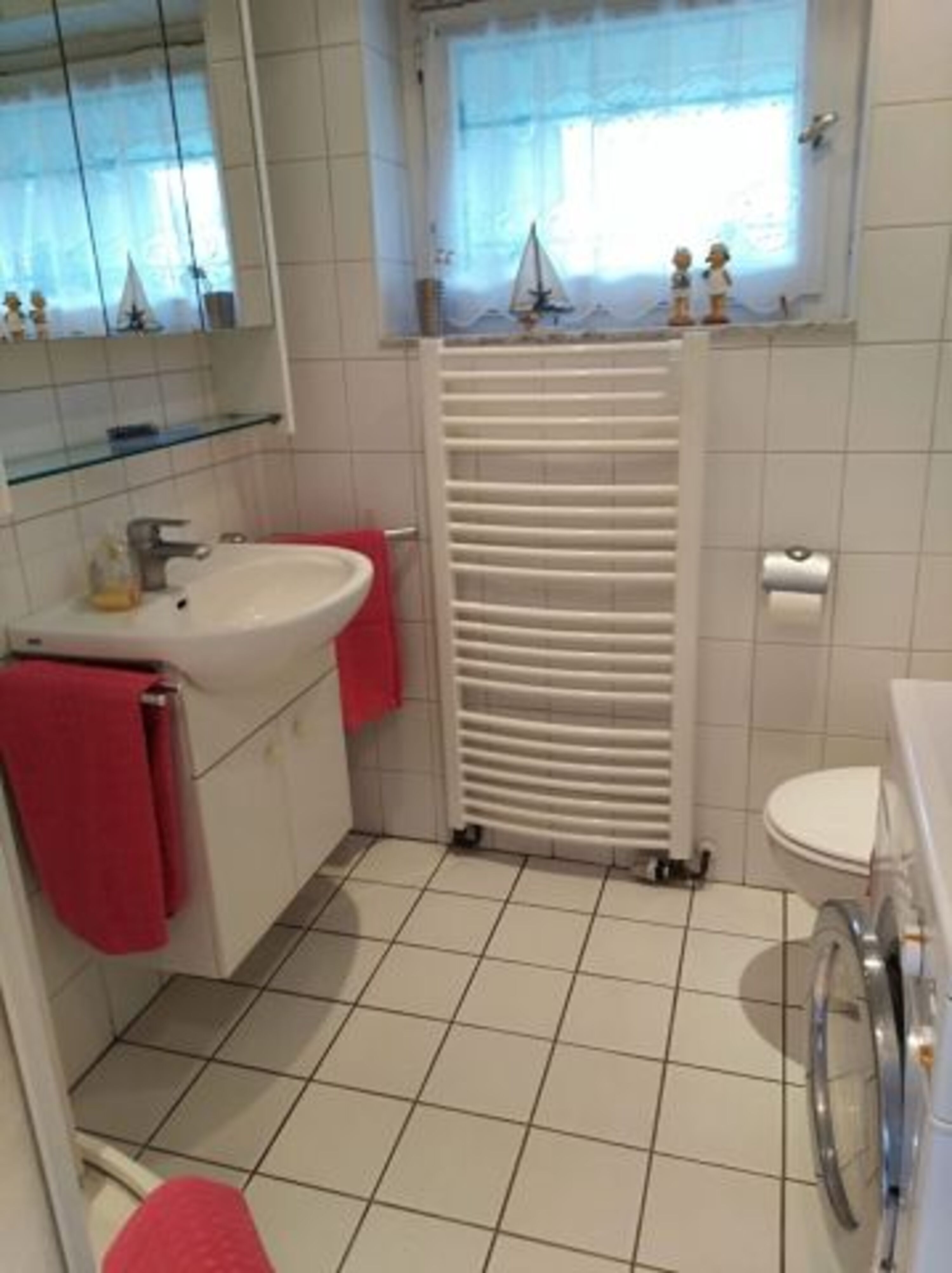 Badezimmer im Erdgeschoss mit Dusche