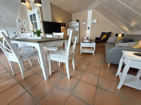 Viel Platz für 2  Personen und bis zu 3 Fellnasen 