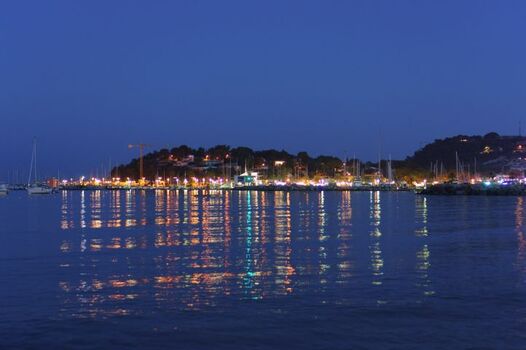Cavalaire bei Nacht