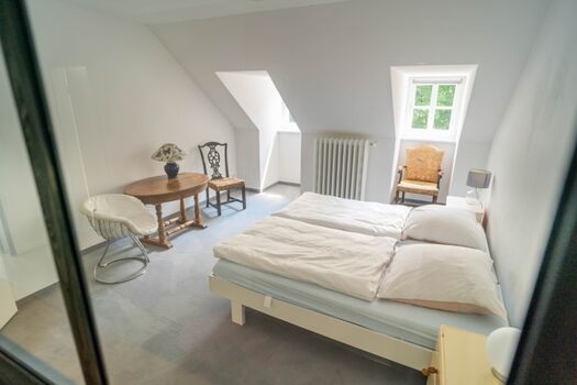 Schlafzimmer mit 2 Betten