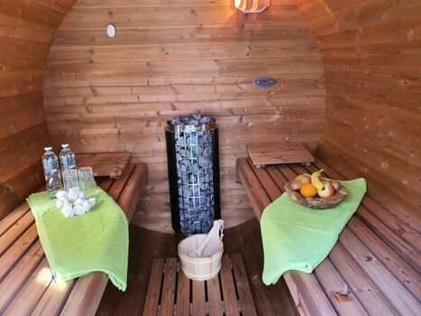 Innenansicht Fasssauna (kostenfrei)