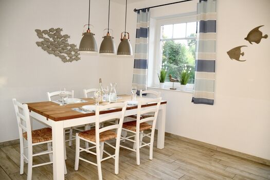 Der Essbereich bietet ausreichend Platz für 6 Personen.