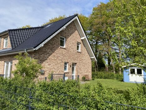 Aussenansicht mit Zaun (1m)