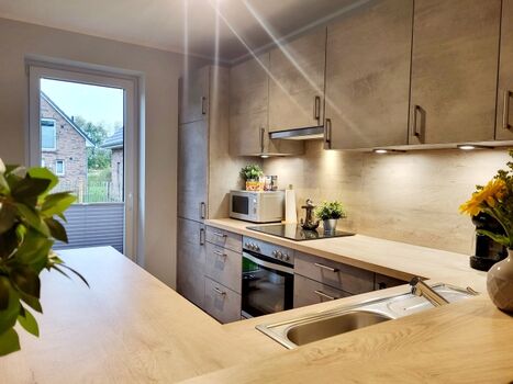 Küchenbereich mit Zugang zum Garten