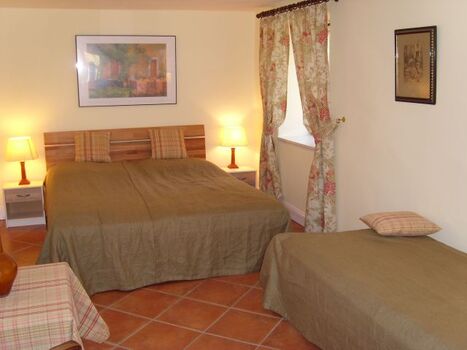 Das Schlafzimmer im Parterre mit Fußbodenheizung 