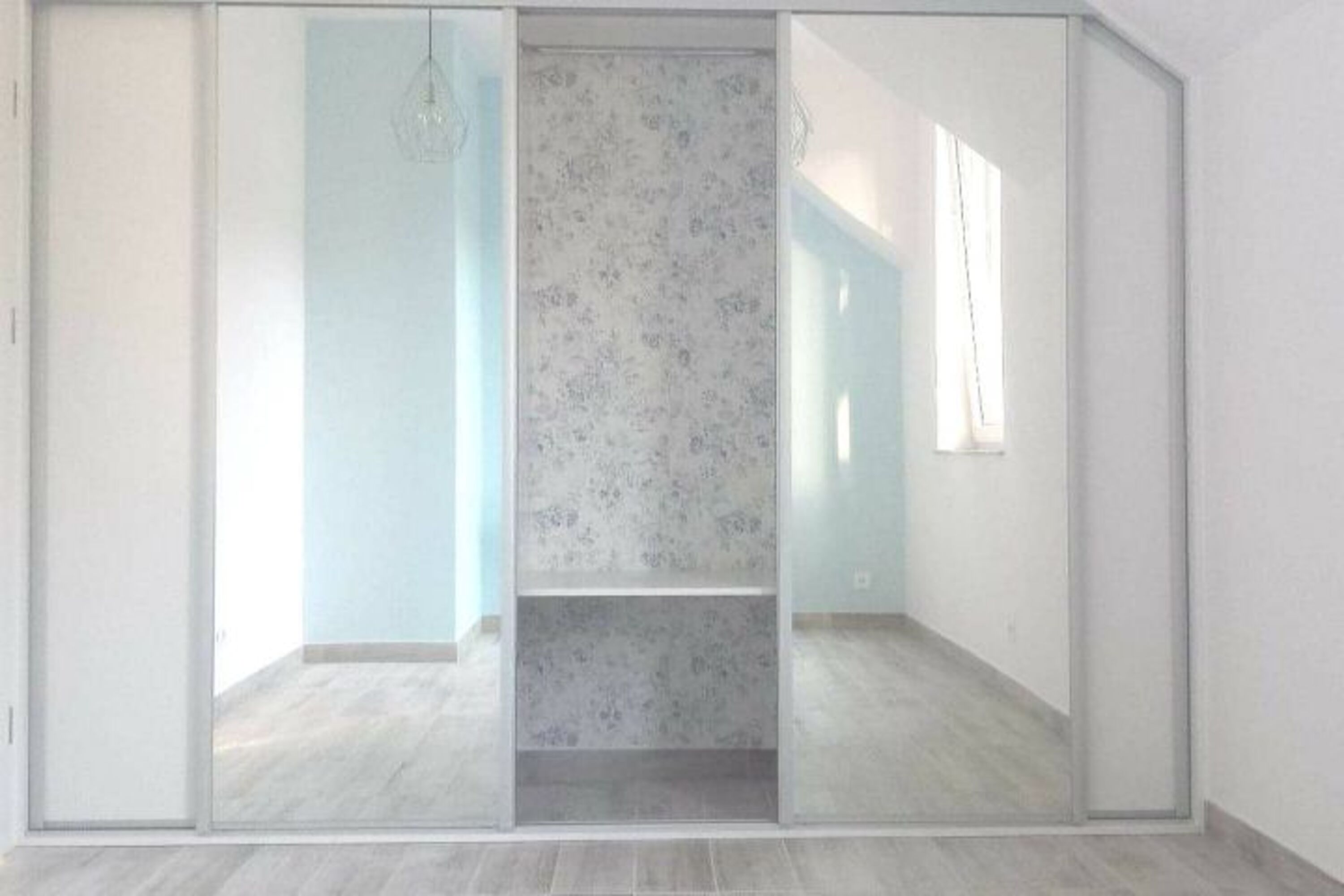 Einbauschrank im großen Schlafzimmer