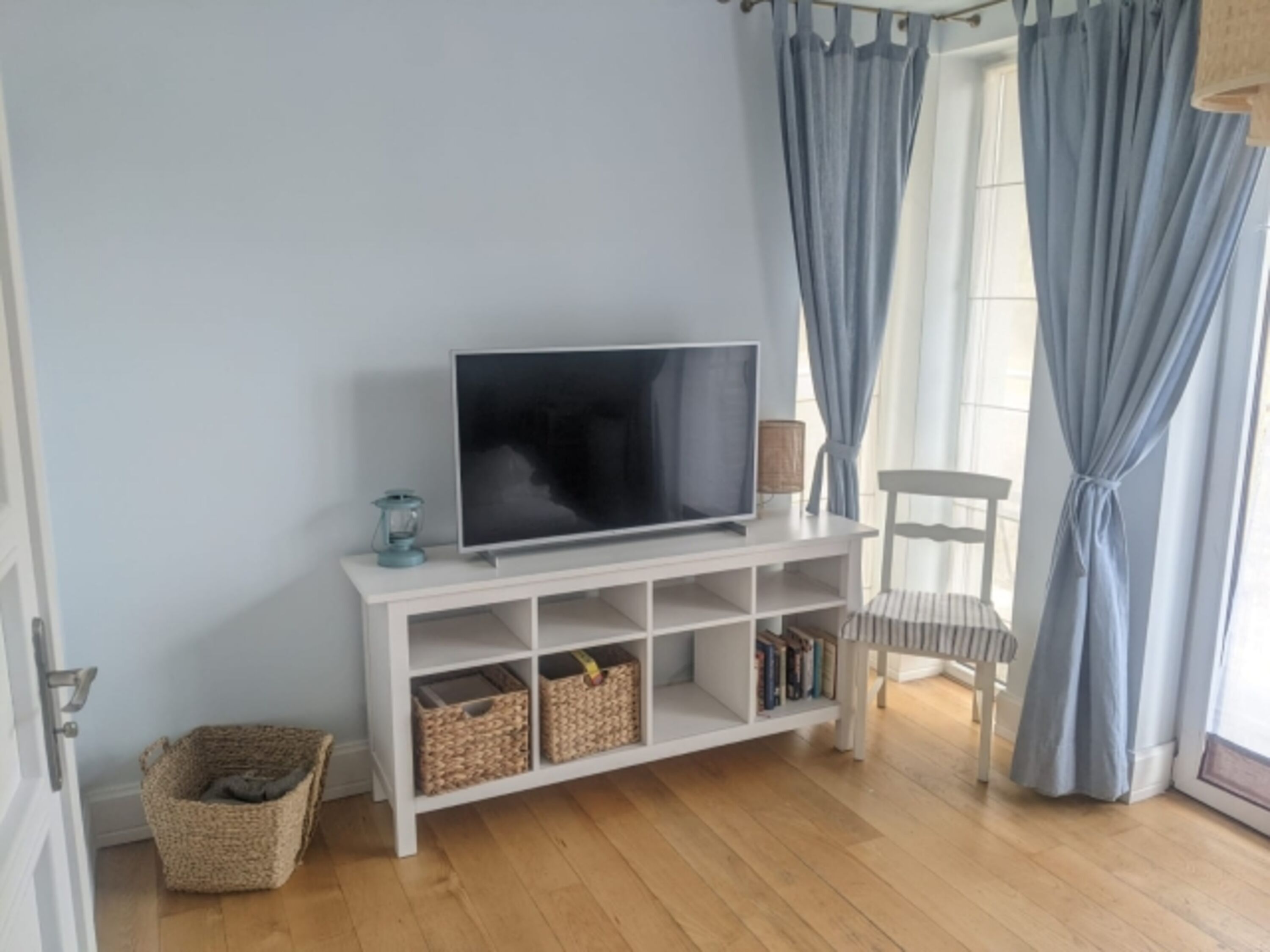 Schlafzimmer. Blick vom Bett aus